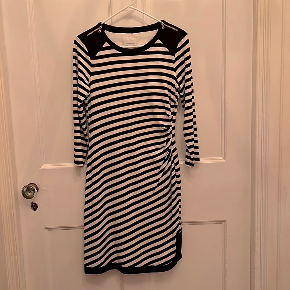 Donna Morgan black/wht poly/spandex dress size 8